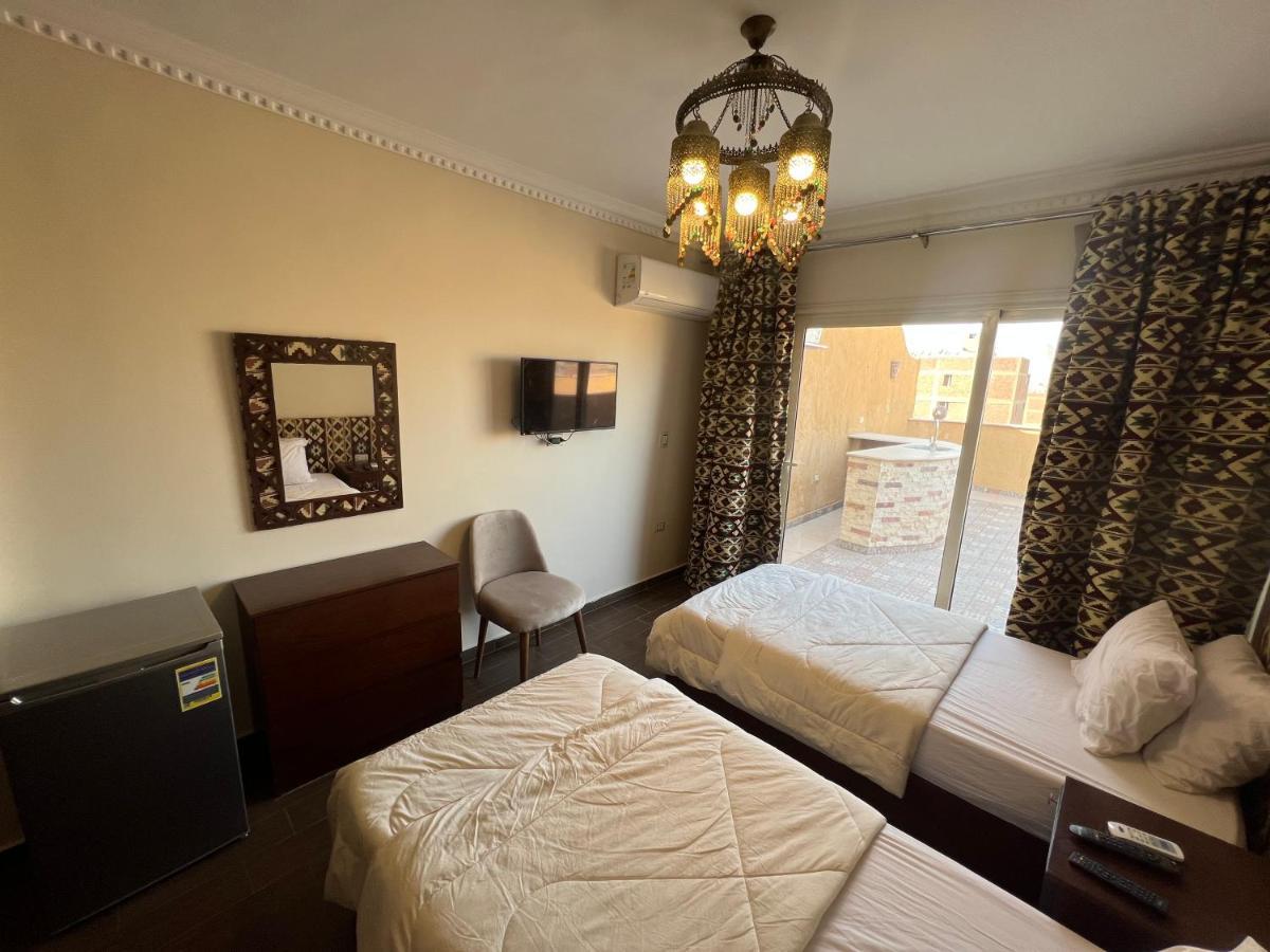 Hotel Bedouin Pyramids View Kafret el-Gabal Esterno foto